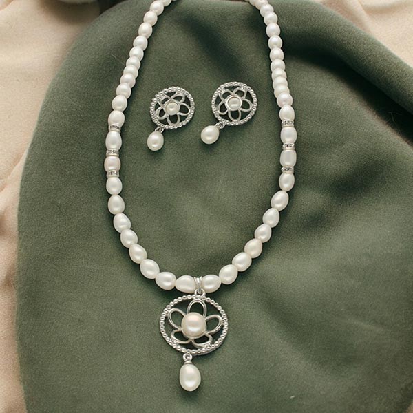 Grandiose Pearl Necklace Set