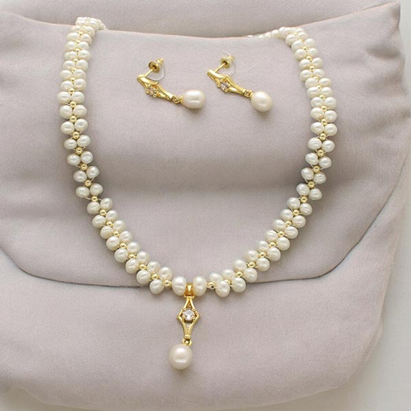 Winsome Pearl Necklace Set