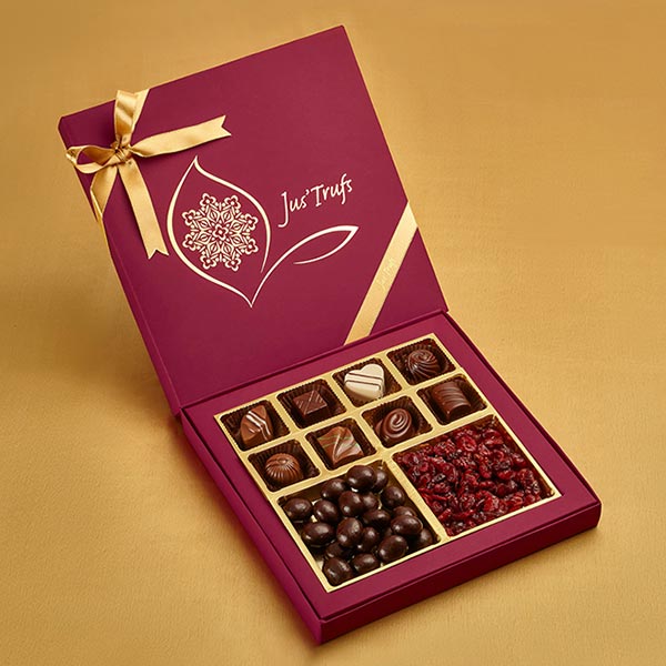 Charming Box with Classic Truffles and Dry Fruits